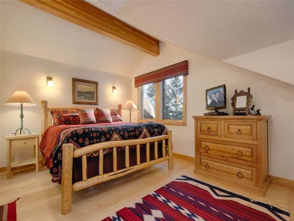 Great European Style Ski Chalet with 4 Bedrooms Sleeps 8 Guests
