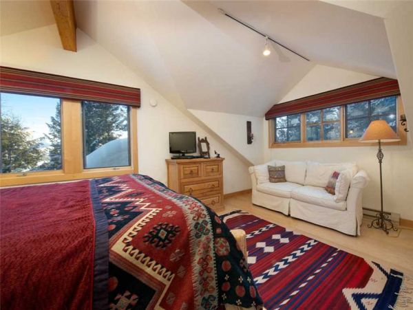 Great European Style Ski Chalet with 4 Bedrooms Sleeps 8 Guests