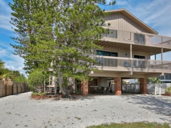 Beachfront Vacation Condo in Siesta Key Sleeps 5