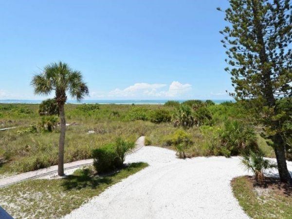 Beachfront Vacation Condo in Siesta Key Sleeps 5