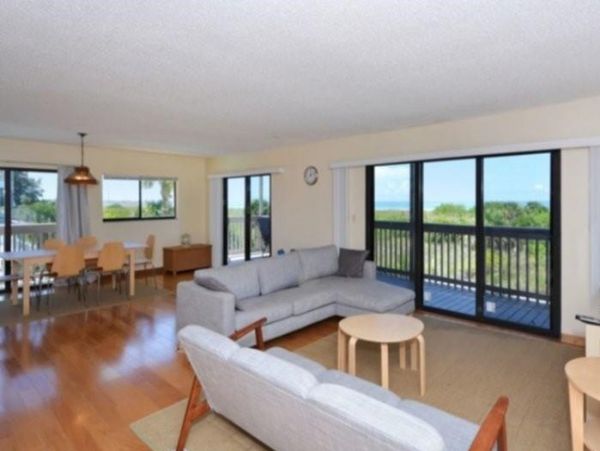 Beachfront Vacation Condo in Siesta Key Sleeps 5