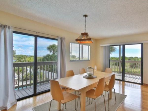 Beachfront Vacation Condo in Siesta Key Sleeps 5