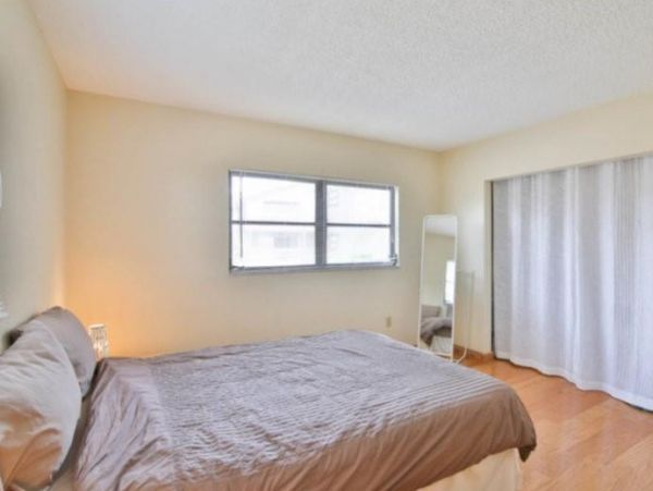 Beachfront Vacation Condo in Siesta Key Sleeps 5