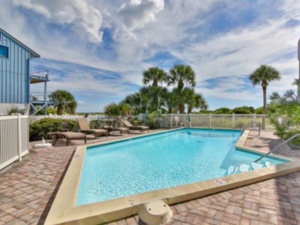 Beachfront Vacation Condo in Siesta Key Sleeps 5