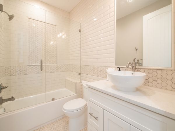 Waterfront Five Bedroom Home with Hot Tub in Miramar Beach