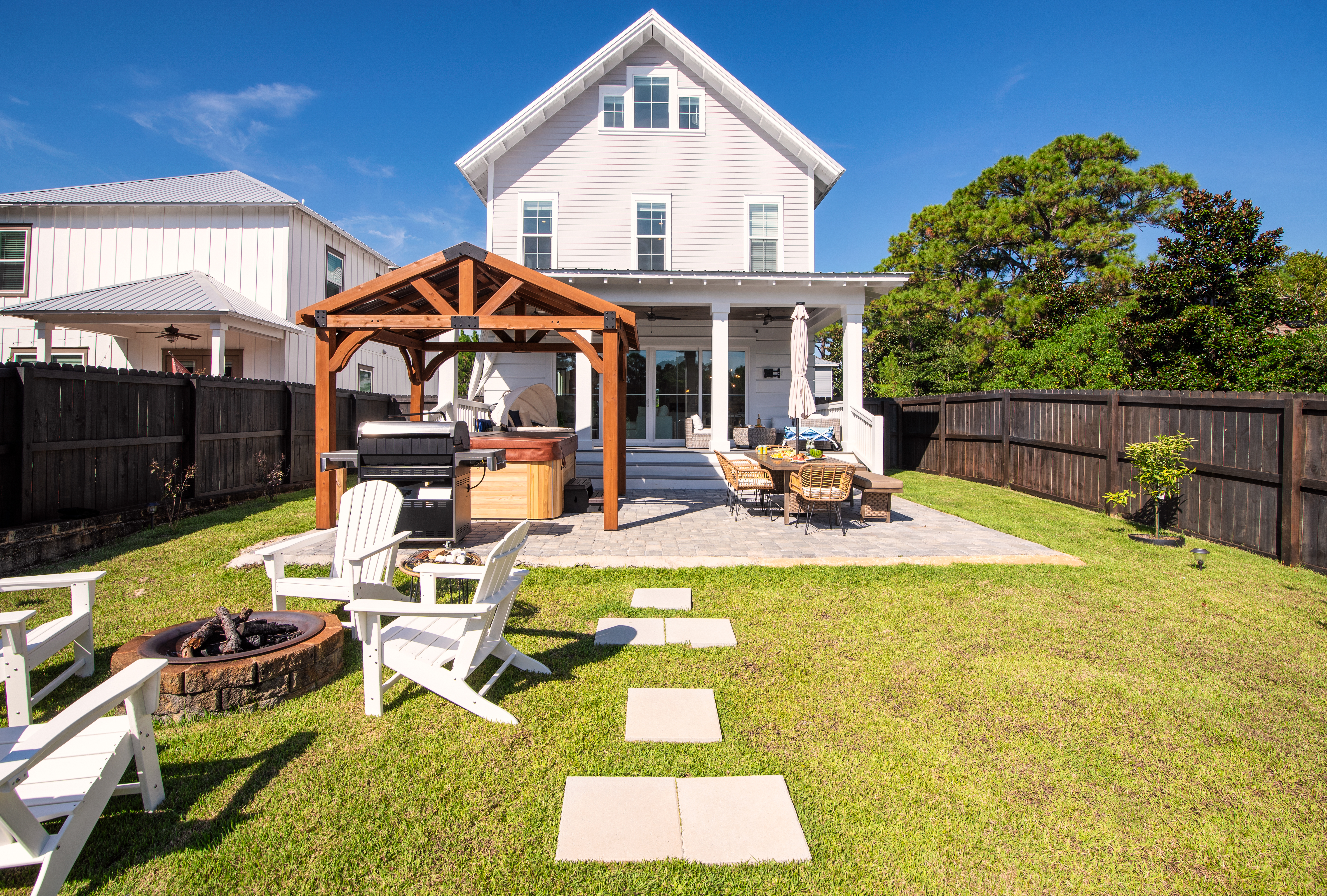 Waterfront Five Bedroom Home with Hot Tub in Miramar Beach