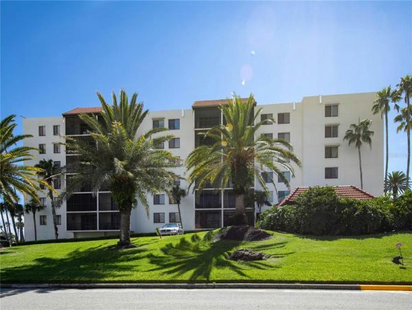 2 Bedroom Vacation Condo in Longboat Key Steps from Beach