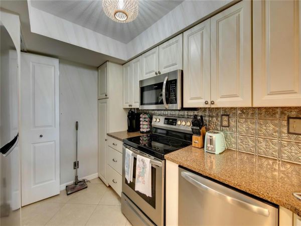 2 Bedroom Vacation Condo in Longboat Key Steps from Beach