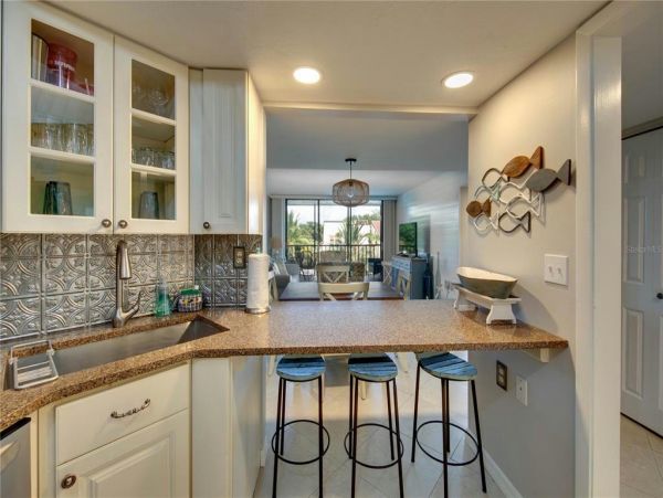 2 Bedroom Vacation Condo in Longboat Key Steps from Beach