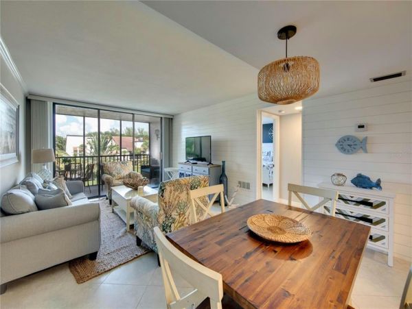 2 Bedroom Vacation Condo in Longboat Key Steps from Beach
