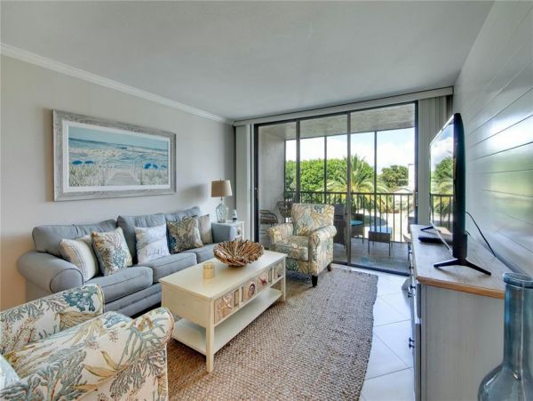 2 Bedroom Vacation Condo in Longboat Key Steps from Beach