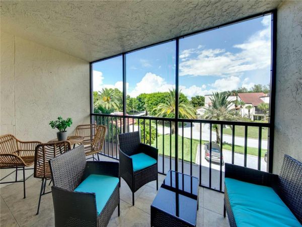 2 Bedroom Vacation Condo in Longboat Key Steps from Beach
