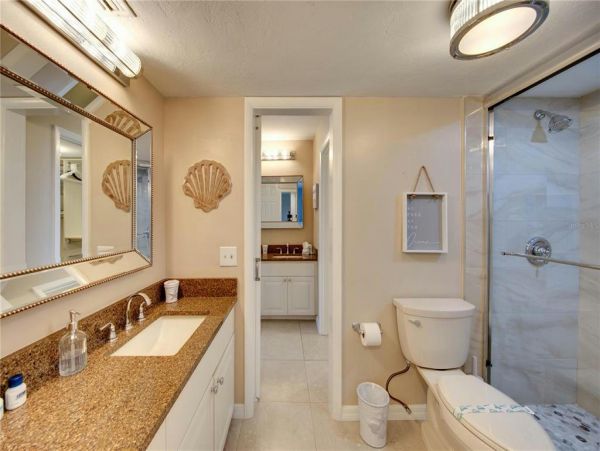 2 Bedroom Vacation Condo in Longboat Key Steps from Beach