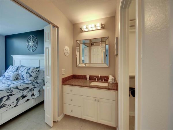 2 Bedroom Vacation Condo in Longboat Key Steps from Beach
