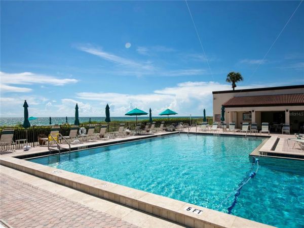2 Bedroom Vacation Condo in Longboat Key Steps from Beach