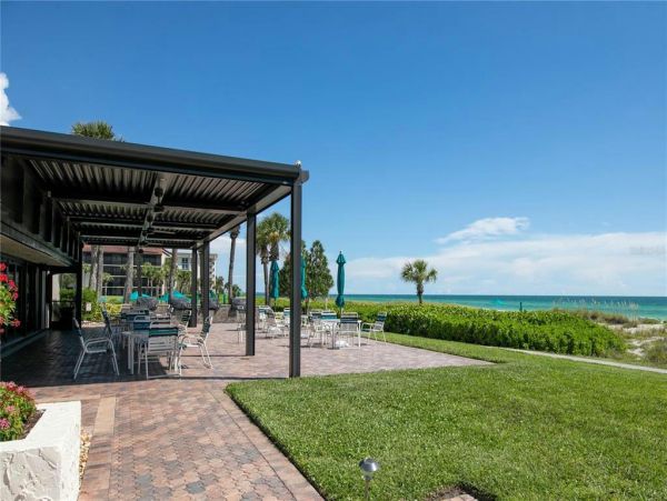 2 Bedroom Vacation Condo in Longboat Key Steps from Beach
