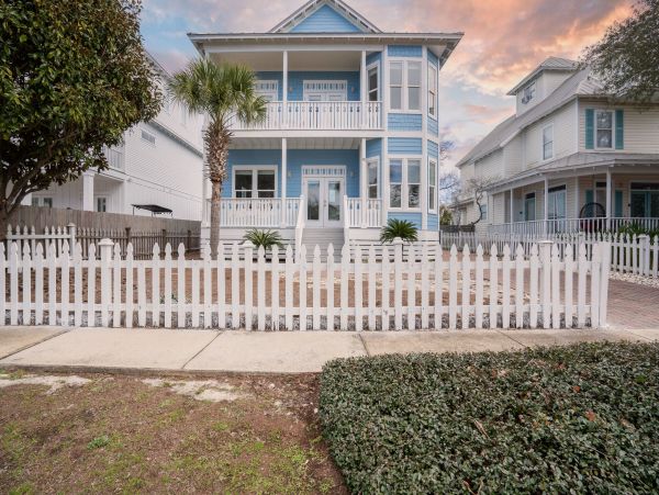 Luxury 6 Bedroom Home with Private Pool in Destin