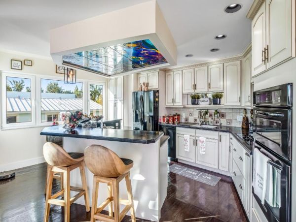 Dog-Friendly 2 Bedroom Home with Private Hot Tub