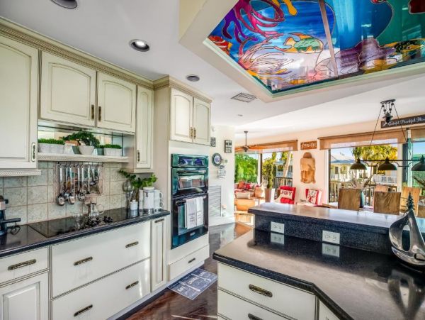 Dog-Friendly 2 Bedroom Home with Private Hot Tub