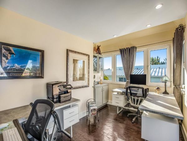 Dog-Friendly 2 Bedroom Home with Private Hot Tub