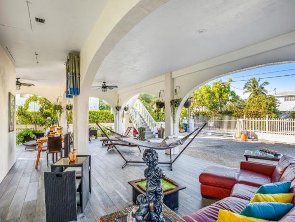 Dog-Friendly 2 Bedroom Home with Private Hot Tub