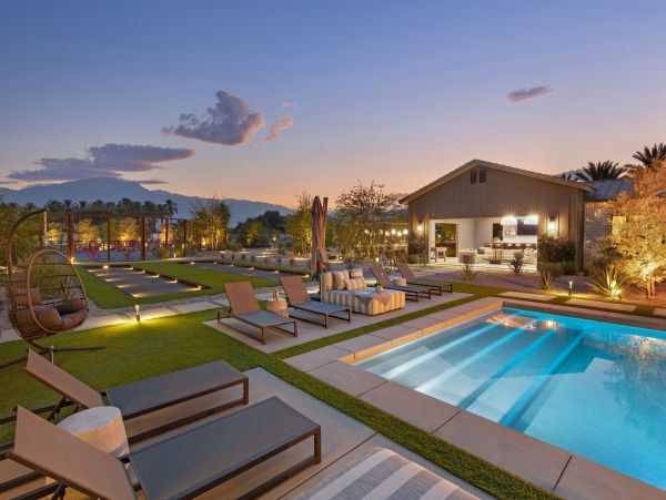 Thermal Posh Eight Bedroom Vacation Estate Private Pool