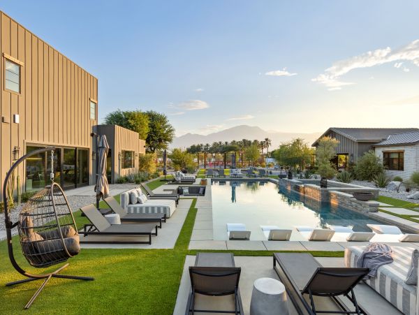 Thermal Posh Eight Bedroom Vacation Estate Private Pool