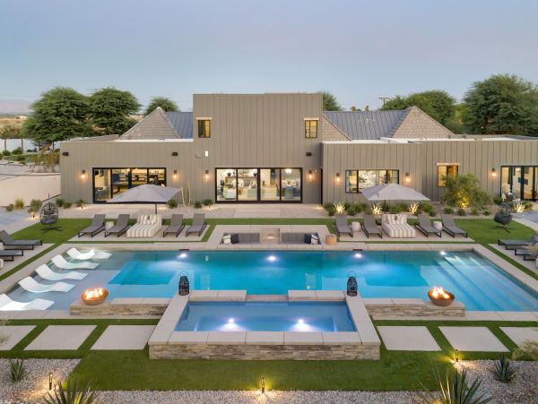 Thermal Posh Eight Bedroom Vacation Estate Private Pool