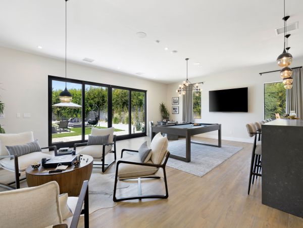 Thermal Posh Eight Bedroom Vacation Estate Private Pool