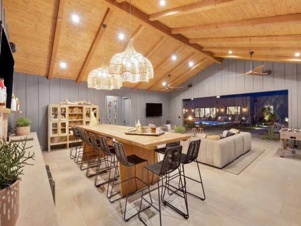 Thermal Posh Eight Bedroom Vacation Estate Private Pool
