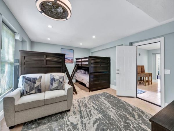 Captiva Island 6 Bedroom Pool Home Elevator & Walk To Beach