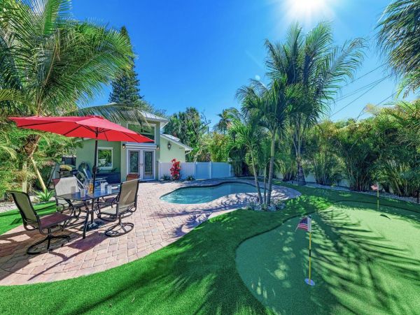 Holmes Beach Vacation Rental Sleeps 6 Guests