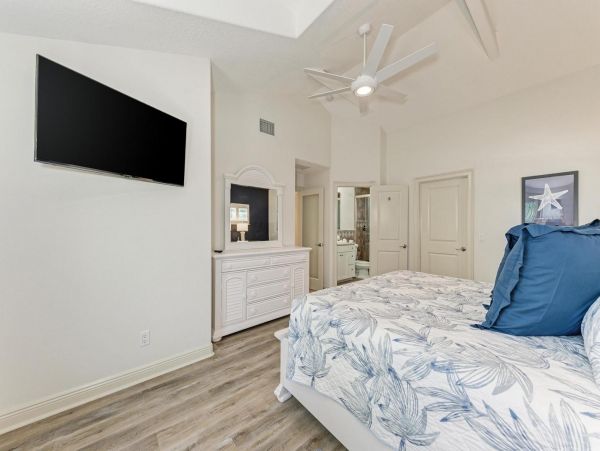Holmes Beach Vacation Rental Sleeps 6 Guests