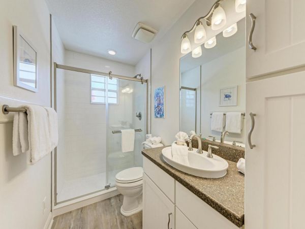 Holmes Beach Vacation Rental Sleeps 6 Guests