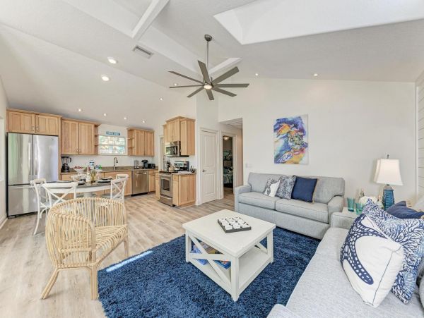 Holmes Beach Vacation Rental Sleeps 6 Guests