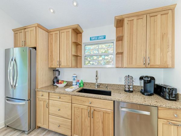 Holmes Beach Vacation Rental Sleeps 6 Guests
