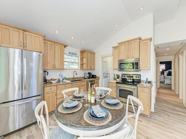 Holmes Beach Vacation Rental Sleeps 6 Guests