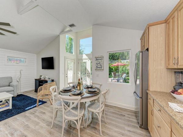 Holmes Beach Vacation Rental Sleeps 6 Guests