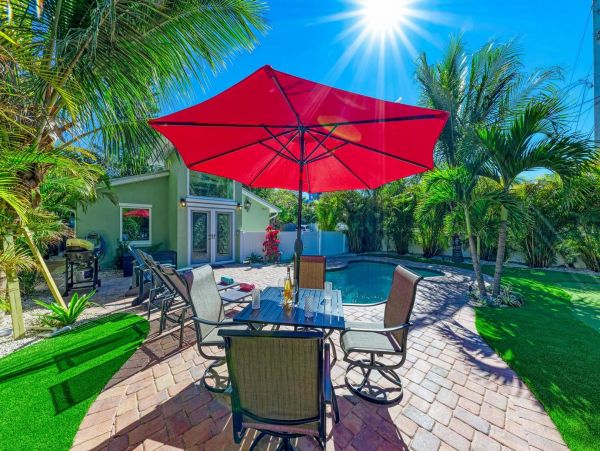 Holmes Beach Vacation Rental Sleeps 6 Guests