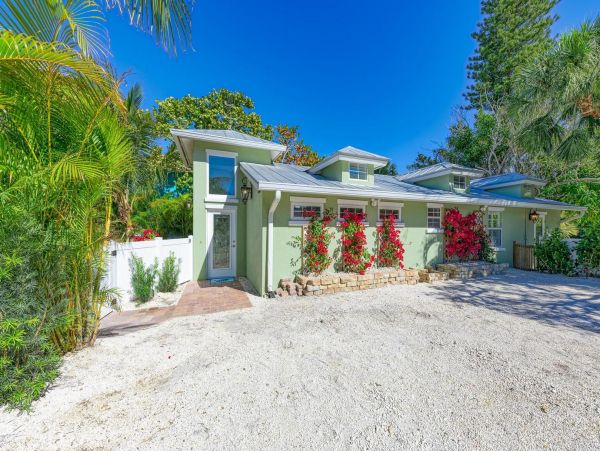 Holmes Beach Vacation Rental Sleeps 6 Guests