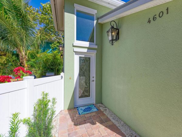 Holmes Beach Vacation Rental Sleeps 6 Guests