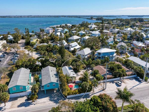 Holmes Beach Vacation Rental Sleeps 6 Guests