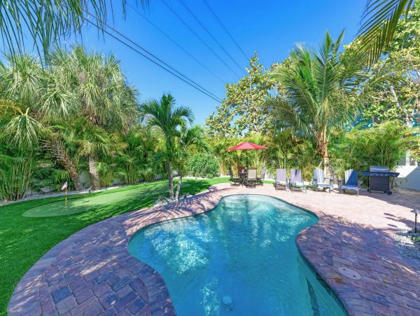 Holmes Beach Vacation Rental Sleeps 6 Guests