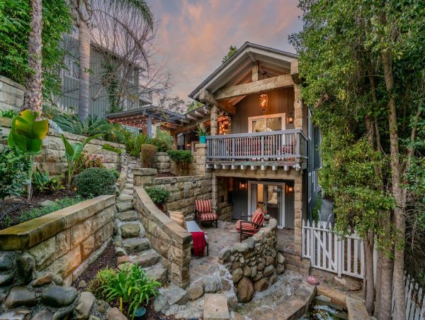 3 Bedroom Home with Balcony and Outdoor Kitchen & Fireplace