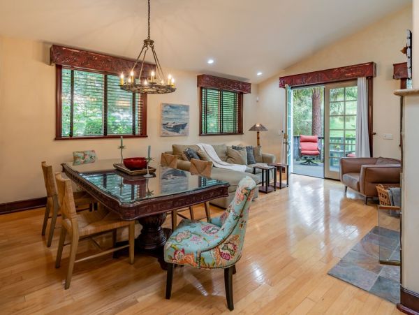3 Bedroom Home with Balcony and Outdoor Kitchen & Fireplace