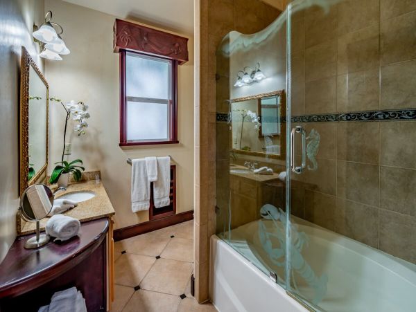 3 Bedroom Home with Balcony and Outdoor Kitchen & Fireplace