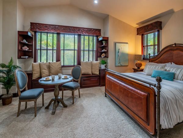 3 Bedroom Home with Balcony and Outdoor Kitchen & Fireplace
