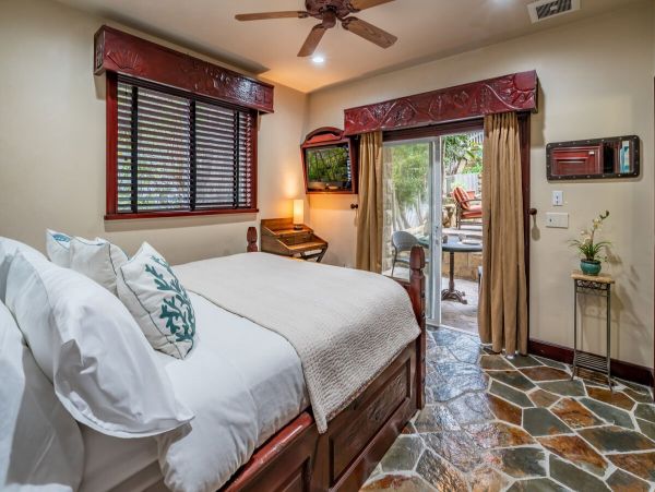 3 Bedroom Home with Balcony and Outdoor Kitchen & Fireplace