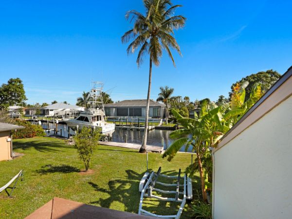 Cape Coral Vacation Home Four Bedrooms Sleeps 8 Canal Views