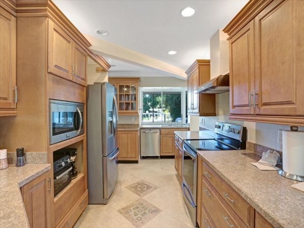 Cape Coral Vacation Home Four Bedrooms Sleeps 8 Canal Views